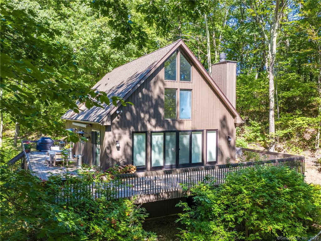 Building photograph for 33 WESTMOUNT ROAD